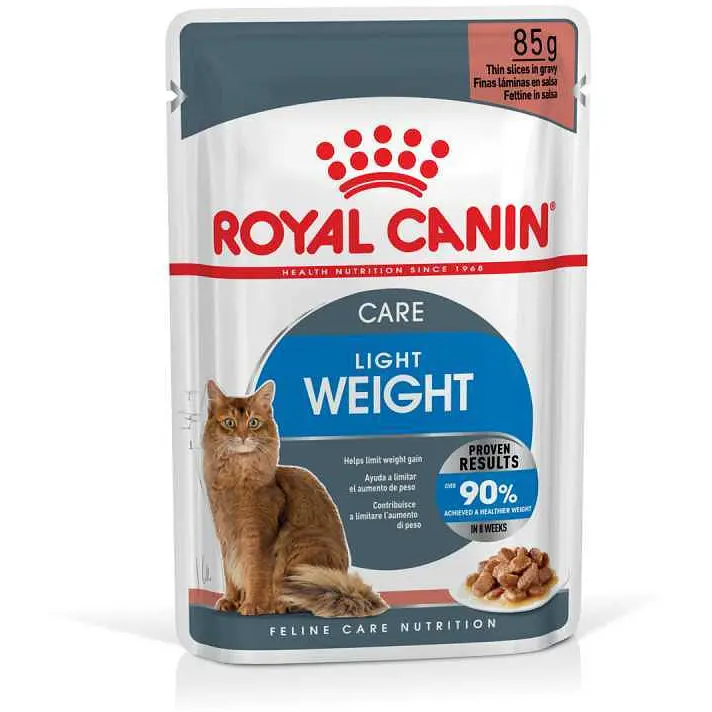 Влажный корм для взрослых кошек, склонных к избыточному весу Royal Canin Ultra Light кусочки в соусе 1,02 кг (12 шт. х 85 г) - фото 2