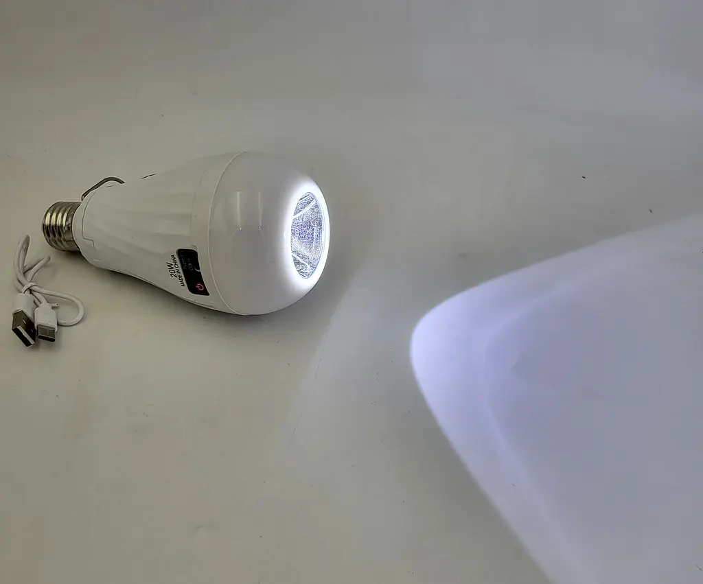 Світлодіодна LED-лампа 20 W акумуляторна з ліхтарем (знімні 2 × 18650) - фото 9