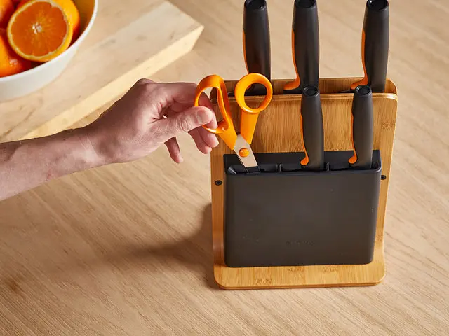 Набір кухонних ножів з бамбуковим блоком Fiskars Functional Form ™ 5 шт 1057552 - фото 14