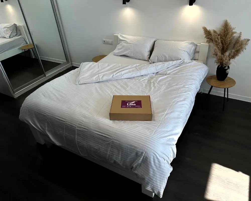 Постільна білизна LARA сатин-страйп LUX light gray d13177е160 з простирадлом на резинці 160х200х25 євро - фото 3