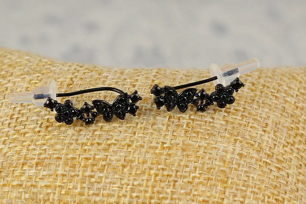 Сережки кафи Xuping Jewelry метелик із квіточками 2 см з покриттям блек ган чорні - фото 2