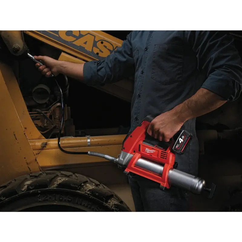 Шприц для змащування акумуляторний MILWAUKEE, M12 GG-401B (зарядний пристрій, 1 акумулятор М12 В4 4А·год, алюмінієва туба, сумка) - фото 10