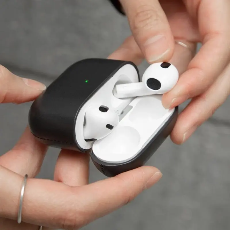 Чехол Native Union Leather Case Black для AirPods 3rd Gen черный (APCSE-LTHR-BLK-V2) - фото 3