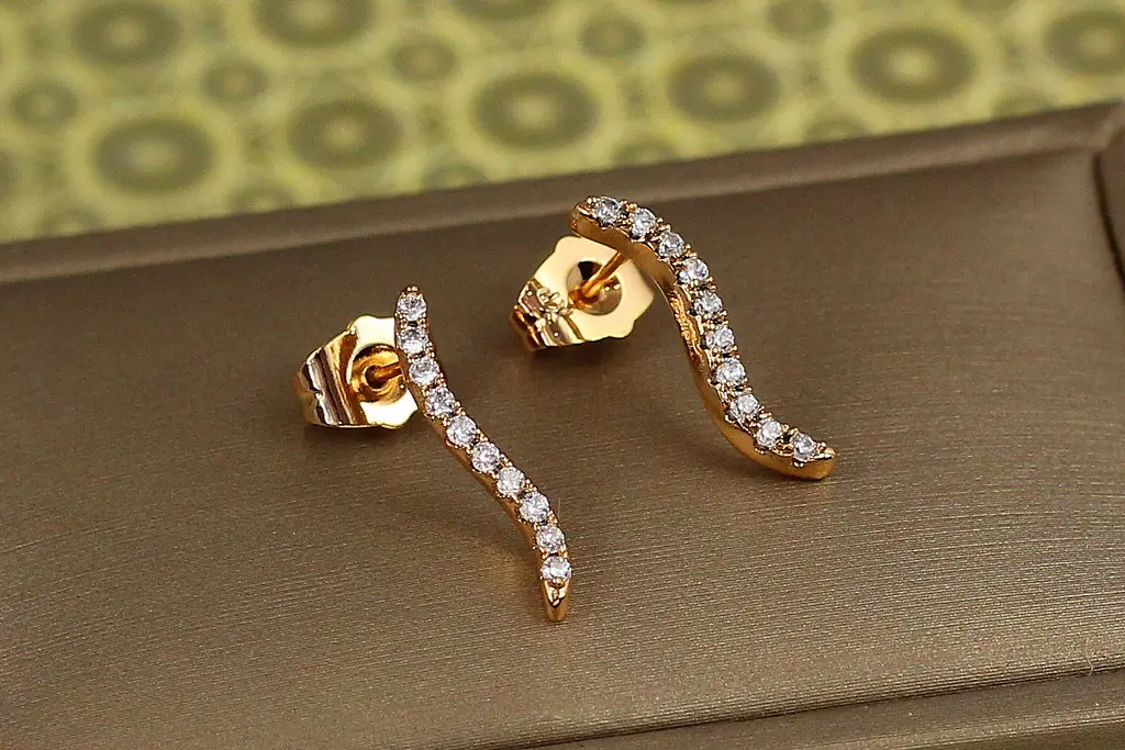 Сережки гвоздики Xuping Jewelry хвиляста доріжка 1 см золотисті
