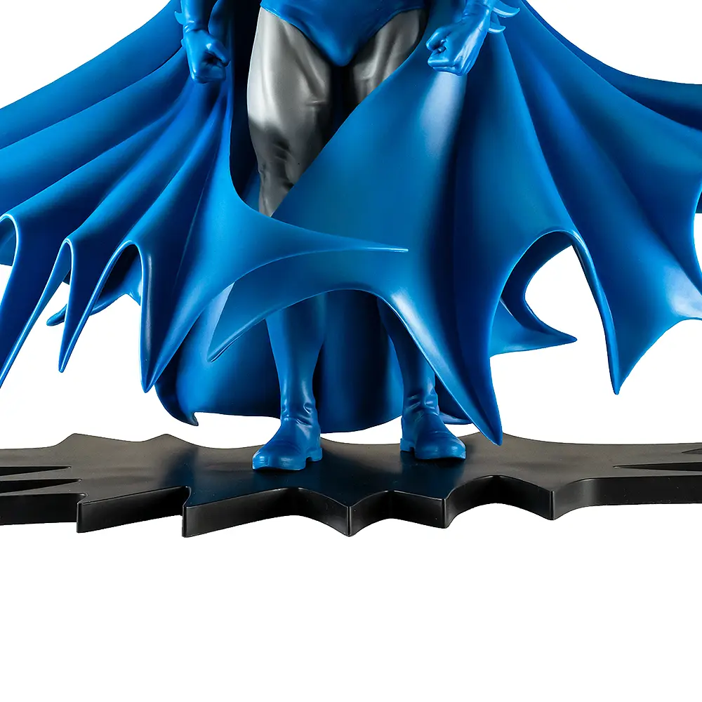 Статуетка DC COMICS Batman - Classic Version Scale 1/9 27 см - фото 7