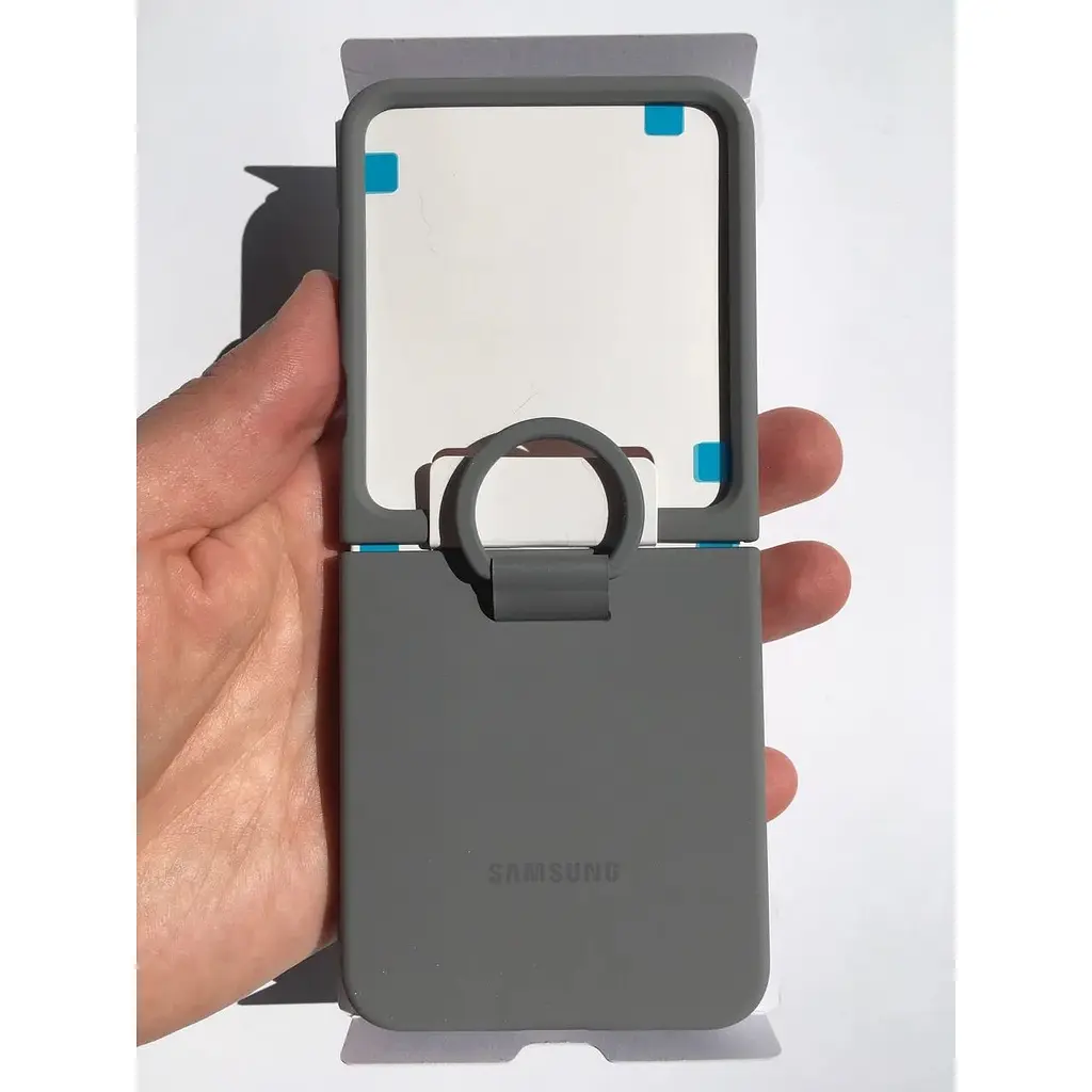Оригінальний силіконовий чохол із кільцем Silicone Cover with Ring для Samsung Galaxy Z Flip6/Flip 7 FE/ Flip5 Gray EF-PF741TJEGUA SM-F741/SM-F761/SM-F731 - фото 4