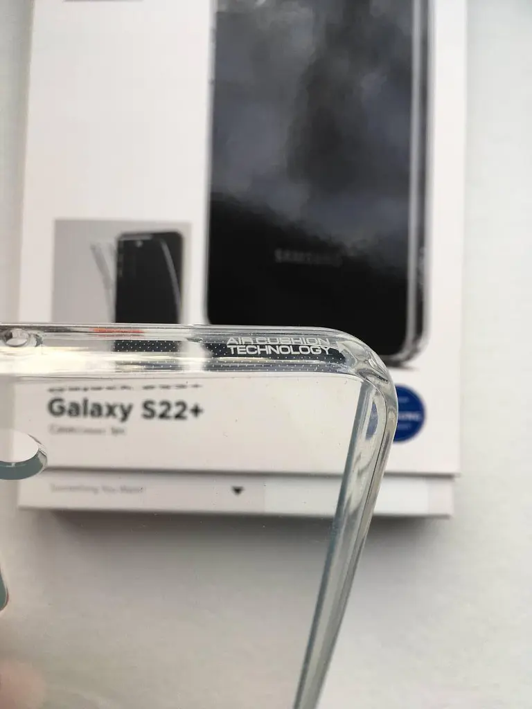 Оригінальний силіконовий протиударний чохол Spigen Liquid Crystal для Samsung Galaxy S22 Plus Прозорий (ACS03950) SM-S906 - фото 5