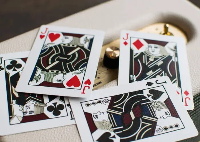 Карти гральні United States Playing Card Company Handshields Modern Edition (PC_HSME) - фото 4