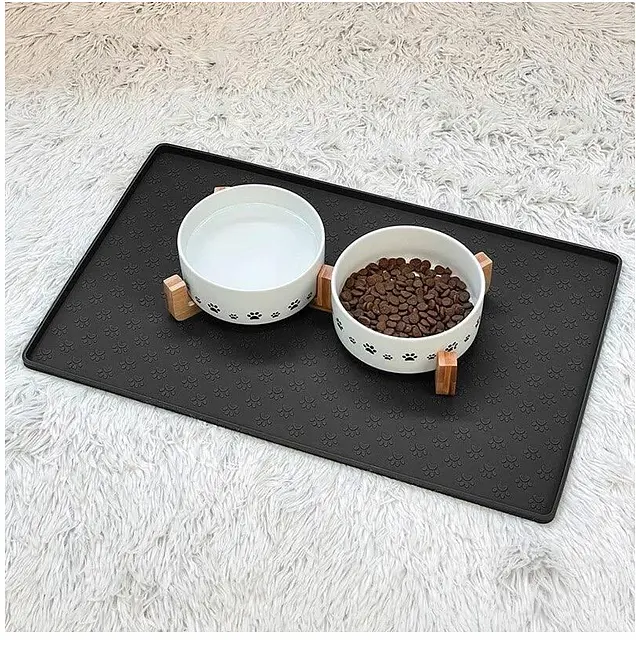 Силіконовий килимок під миску для собак та котів EcoToys чорний 48х30 см 800316 - фото 8