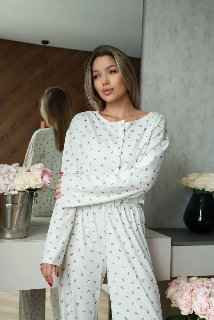 Пижама женская с вишнями комплект кофта и штаны хлопковая Белая S - фото 4