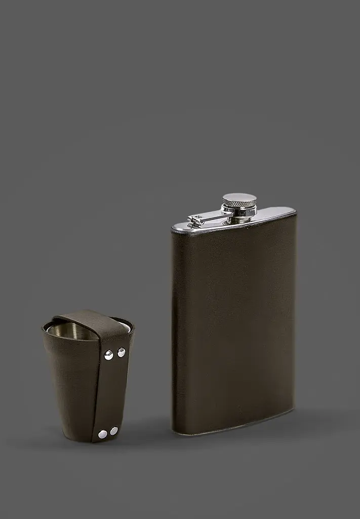 Набор с флягой и рюмками в кожаном чехле темно-коричневый Crazy Horse - фото 2
