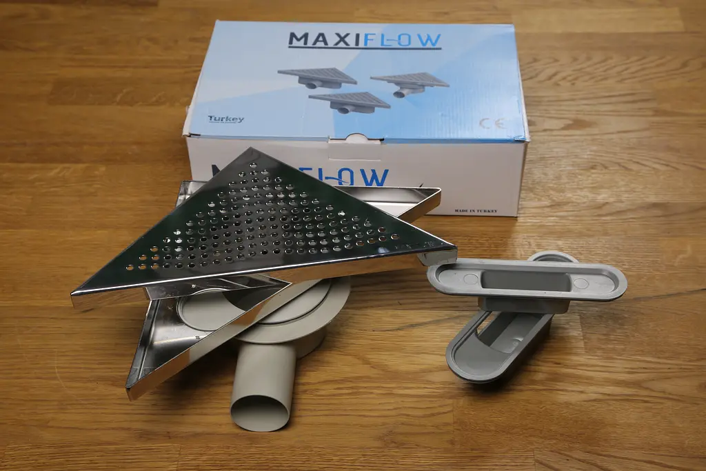 Трап для душа горизонтальный Maxiflow из нержавеющей стали с гидрозатвором треугольная решетка Дождь (4063.00360K) - фото 2