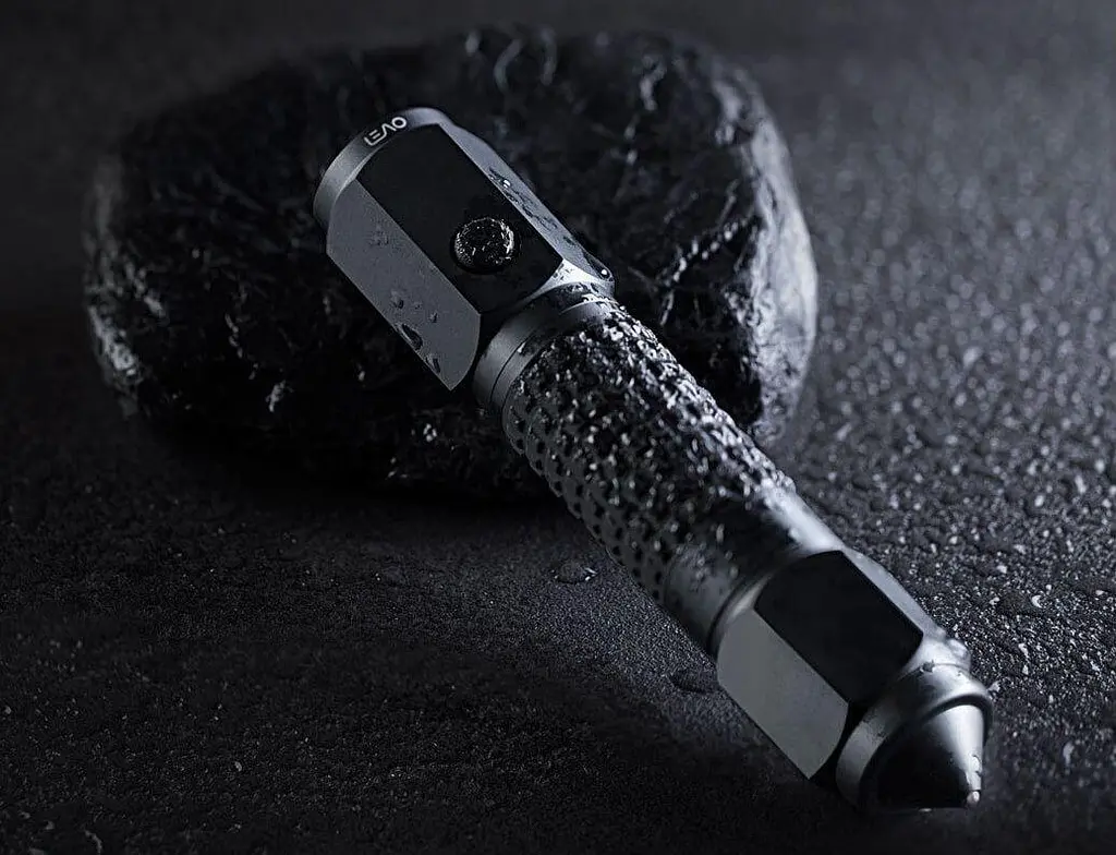 Автомобильный спасательный мультитул XiaomiAnao A10 Car Safety Hammer Flashlight (Black) - фото 3