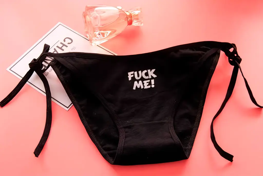 Жіночі трусики на зав'язках "Fuck Me" S-L Чорний - фото 2