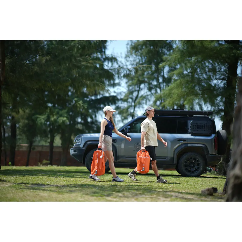 Душ портативний із ємністю та насосом Flextail Tiny Shower Bag, 20л, помаранчевий - фото 13