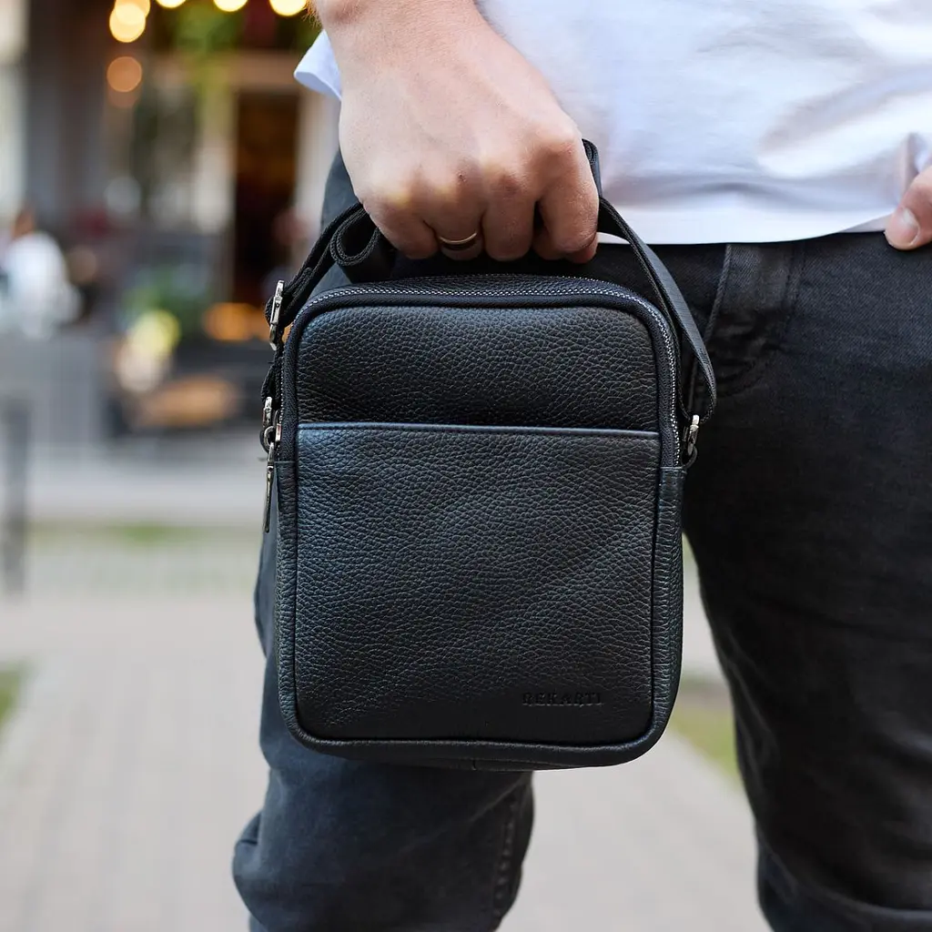 Чоловіча барсетка через плече, зернистая кожа 20х16х6, месенджер для міста, сумка для телефону та документів, чорна 60 см - фото 7