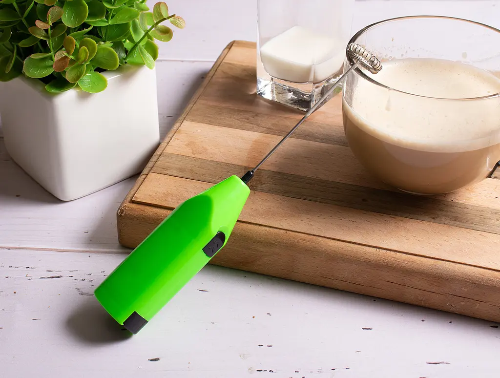 Капучинатор ручний для вершків спінювач для молока, Kitchen Master Салатовий 85460 - фото 7