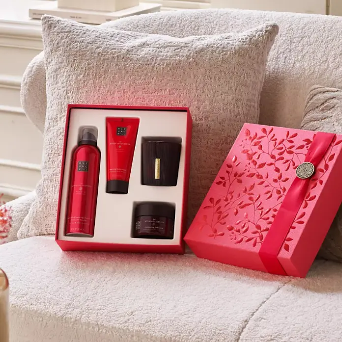 Подарунковий набір Rituals The Ritual of Ayurveda Medium Gift Set: гель-піна для душу 200 мл + крем для тіла 100 мл + сольовий скраб для тіла 125 г + ароматична свічка 140 г - фото 3