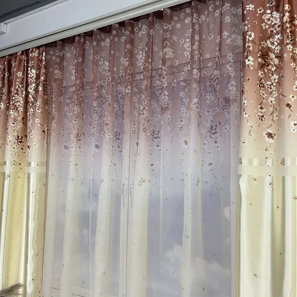 Атласні штори з квітами коричневого кольору 150х270 з тюлистом батистовим 400х270 на тасьме ALBO pbe0052730 - фото 6