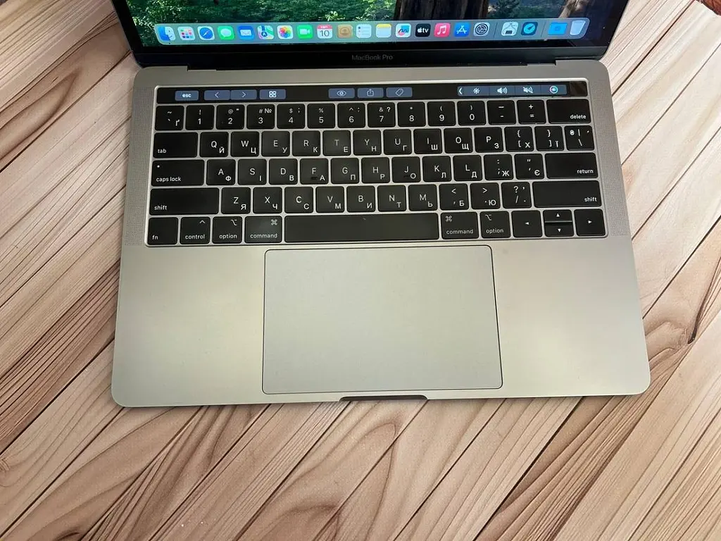 Ноутбук Apple MacBook Pro 13" i7-8559U/16/251 (C02Y40RUJHD2) Б/в - фото 2