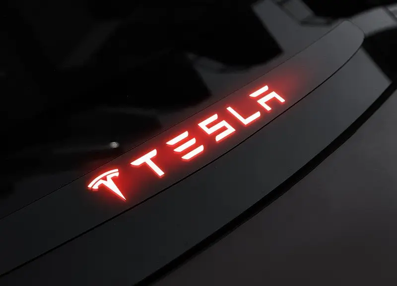 Декоративна наклейка на задній стоп-сигнал Tesla Model 3 (Завод) - фото 2