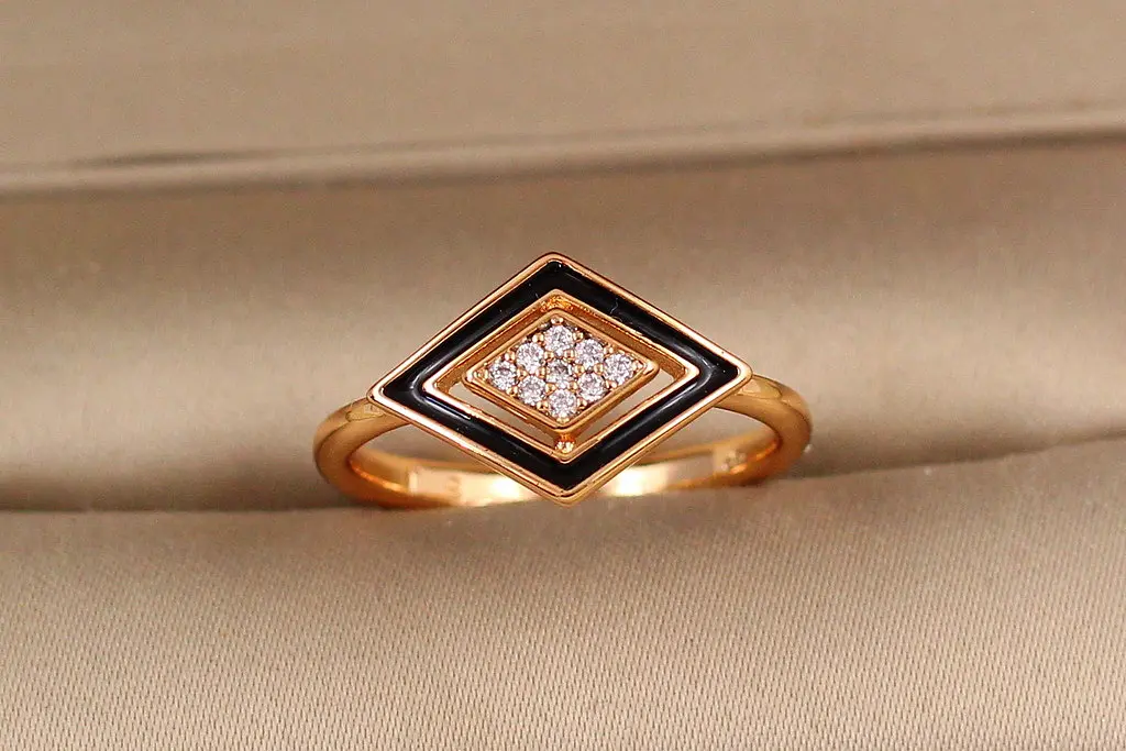 Кільце Xuping Jewelry Ромб з чорнінням р 18 золотисте