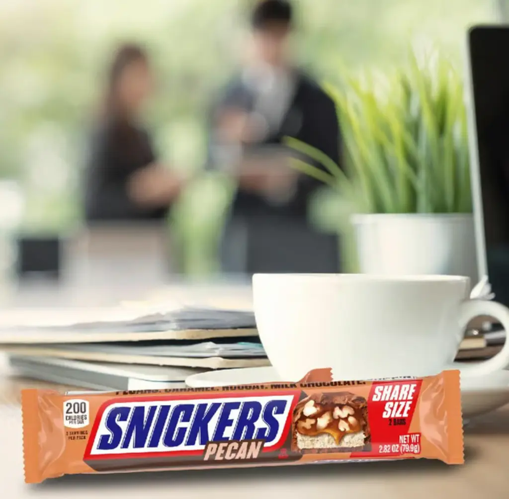 Шоколадний батончик Snickers Pecan Milk Chocolate Bar Share Size 79.9 г - фото 5