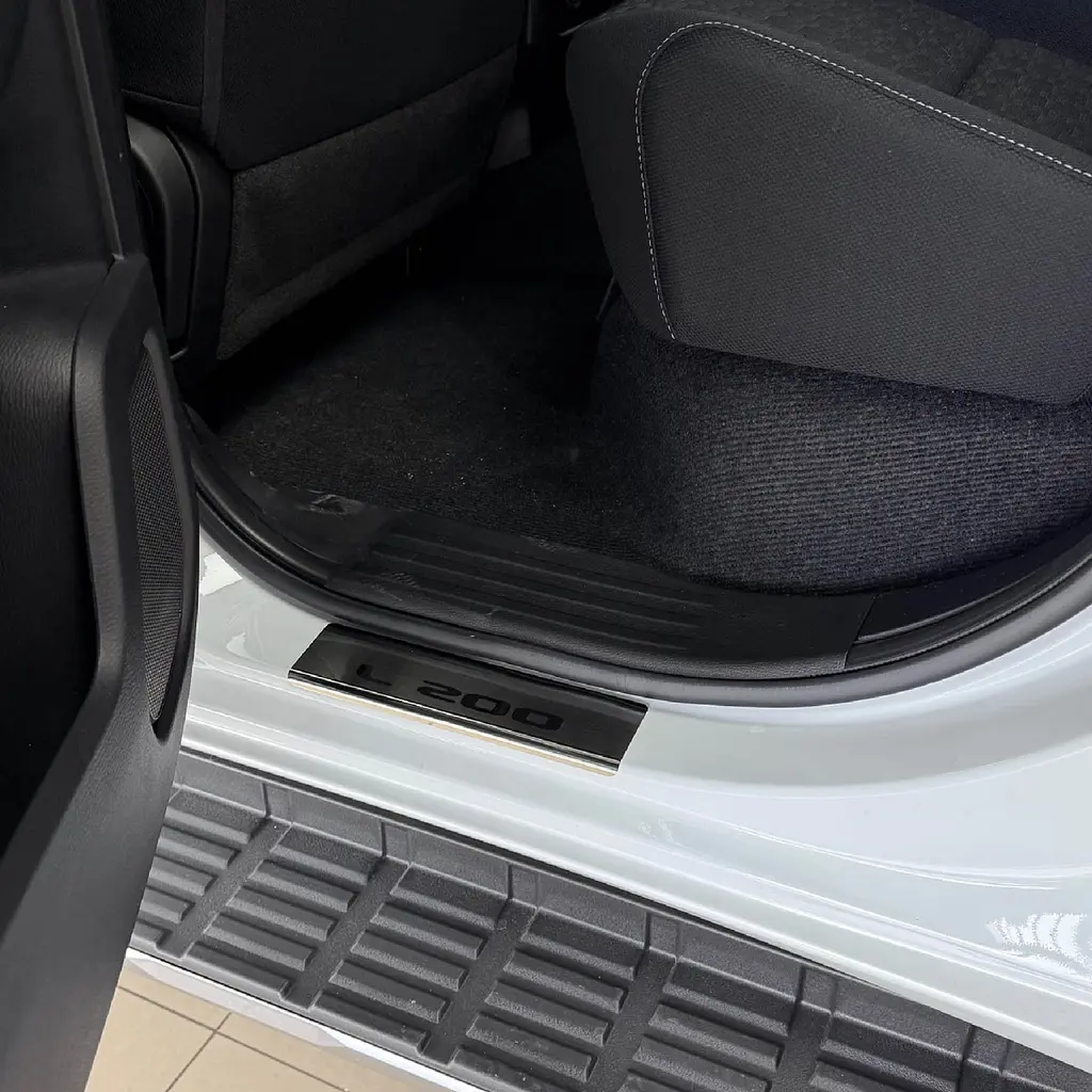 Накладки на пороги для Mitsubishi L200 2023- Нержавіюча сталь із загином та Логотипом 4 шт (P-MI21) - фото 3
