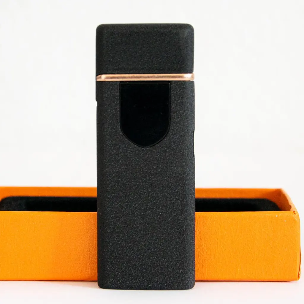 Електронна запальничка чорна матова сенсорна запальничка наподарунок USB Lighter - фото 3