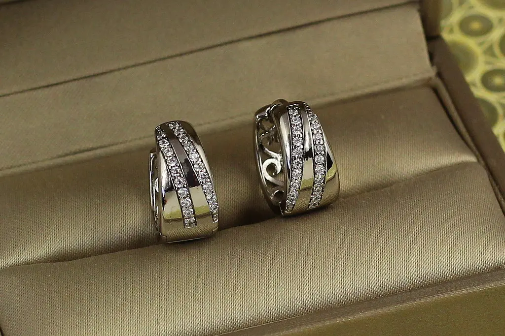 Сережки кільця Хuping Jewelry Септа 1,5 см сріблясті - фото 2