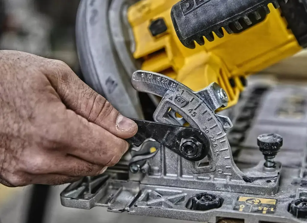 Пила дискова мережева DeWalt DWE576K - фото 2