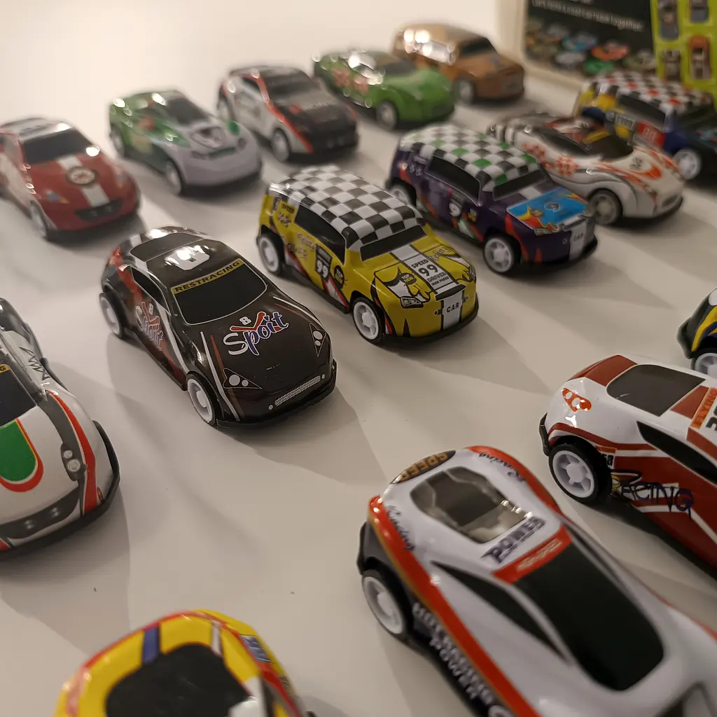 Комплект игрушечных машинок Cool Car Set с инерционным механизмом в боксе-контейнере с ручкой 30 шт. - фото 12