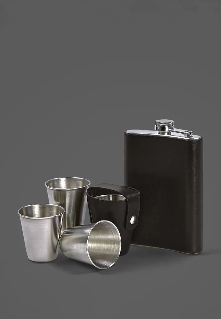 Набор с флягой и рюмками в кожаном чехле темно-коричневый. - фото 3