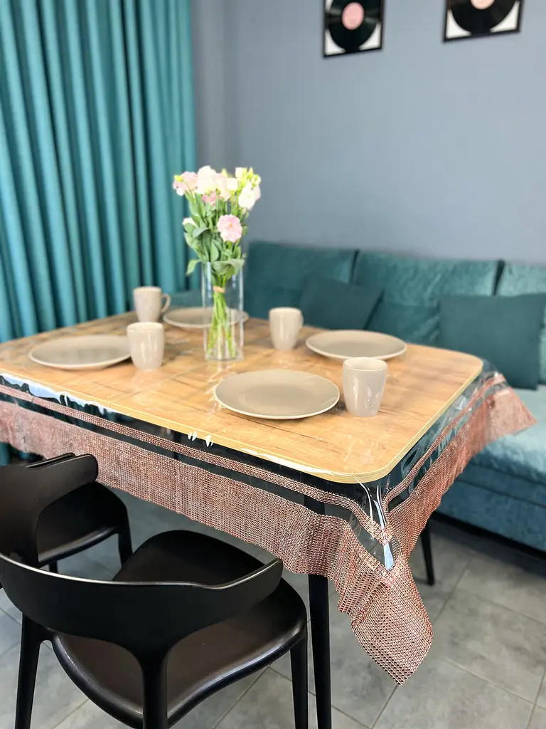 Скатертина силіконова з коричневою стразовою стрічкою подвійною 380х130 см - фото 9