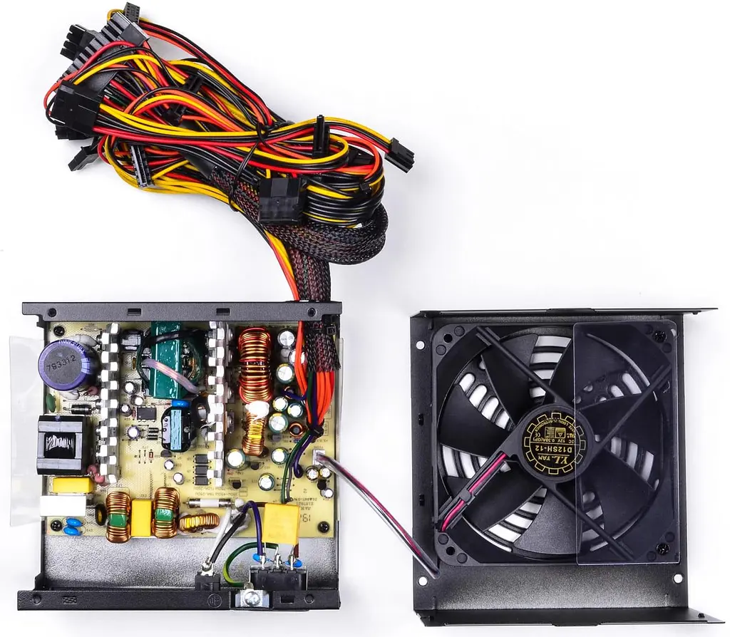 Блок живлення QUBE 700W QBC-GPM-700W-80B 80+ Bronze (QBC-GPM-700W-80B) Black - фото 5