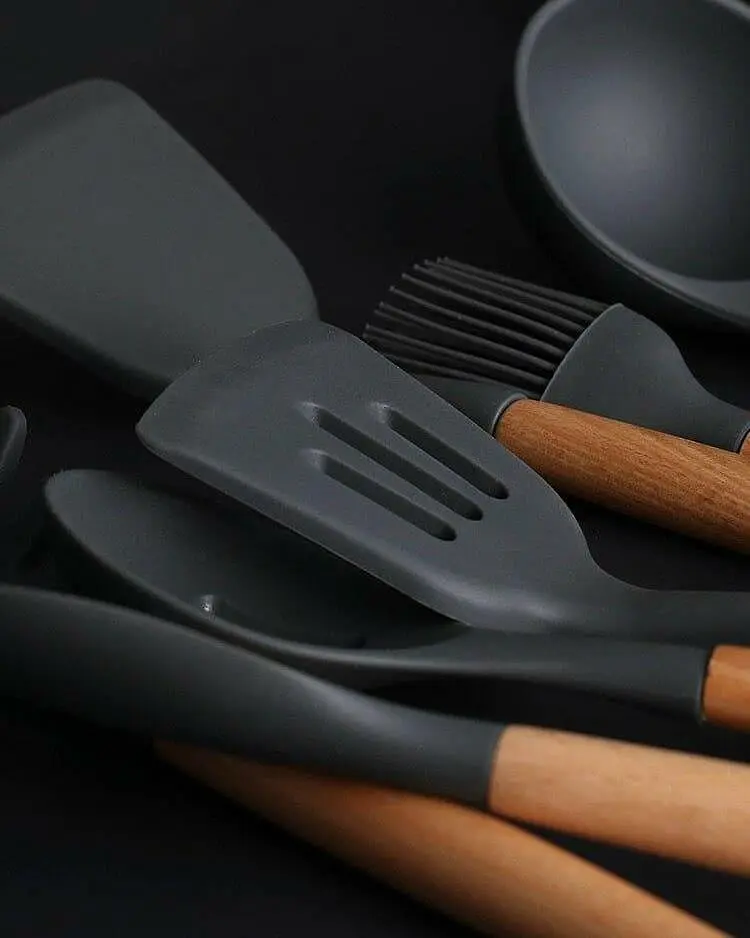 Кухонний набір Silikone Kitchen Set чорний з силікону з бамбуковою ручкою з 12 предметів - фото 4