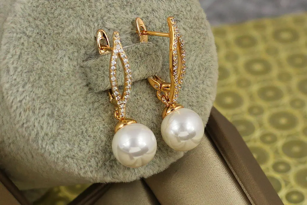 Сережки підвіски Xuping Jewelry з перлами Кассіопея 3,3 см золотисті - фото 2