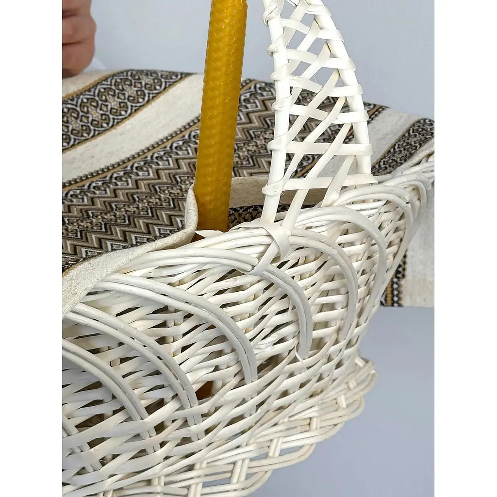Комплект Пасхальная корзина Галичина белая с льняным полотенцем 70х30 см Рандеву (коричневое) и свечой - фото 5