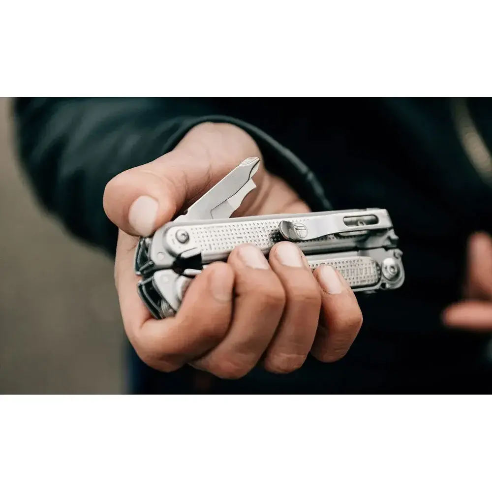 Мультитул Leatherman 832638 Free P2 Silver + чохол - фото 10