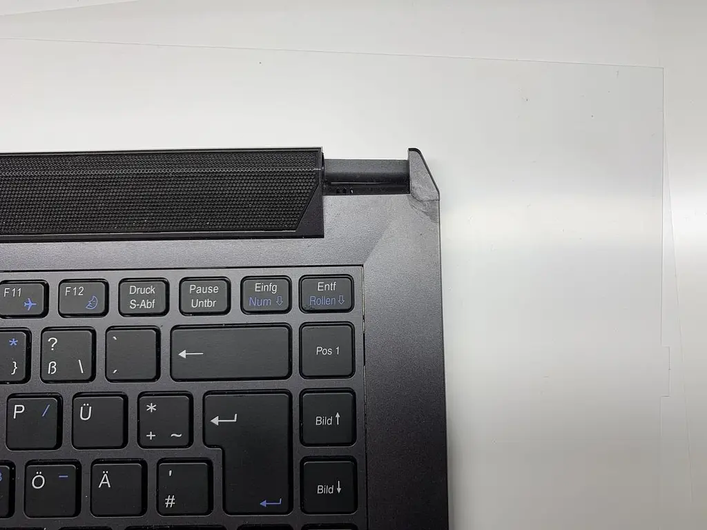 Топкейс з клавіатурою та тачпадом для ноутбука XMG Schenker Laptop P406-FMH (6-39-P64F2) Б/в - фото 3