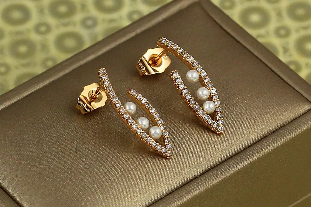 Сережки гвоздики Xuping Jewelry Стручок з жемчужинами 2,4 см золотисті - фото 2
