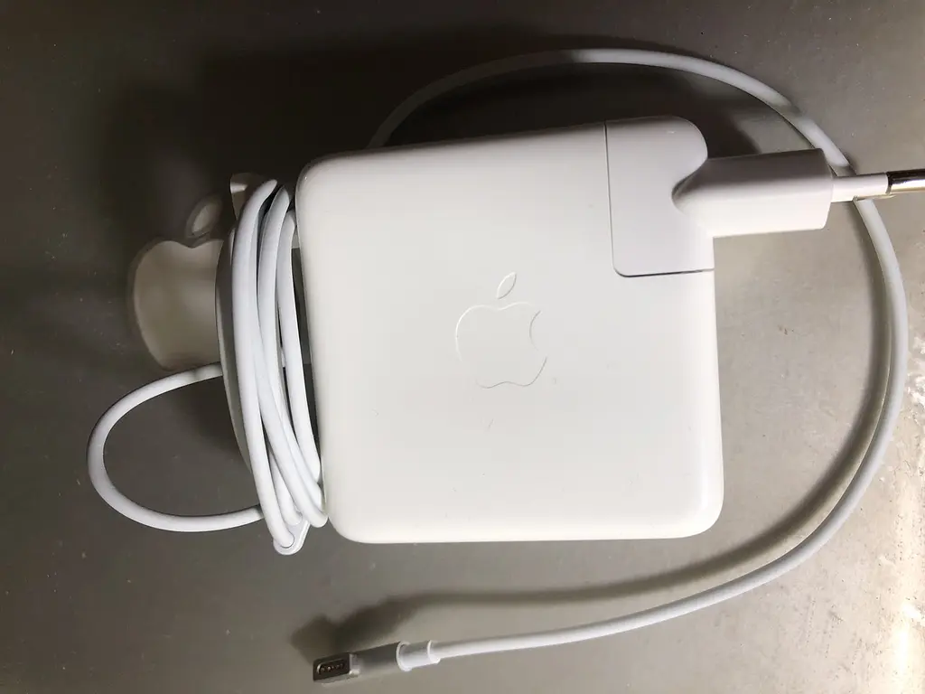 Мережевий адаптер живлення Apple 85W MagSafe Power Adapter MC556 MD536 - фото 3