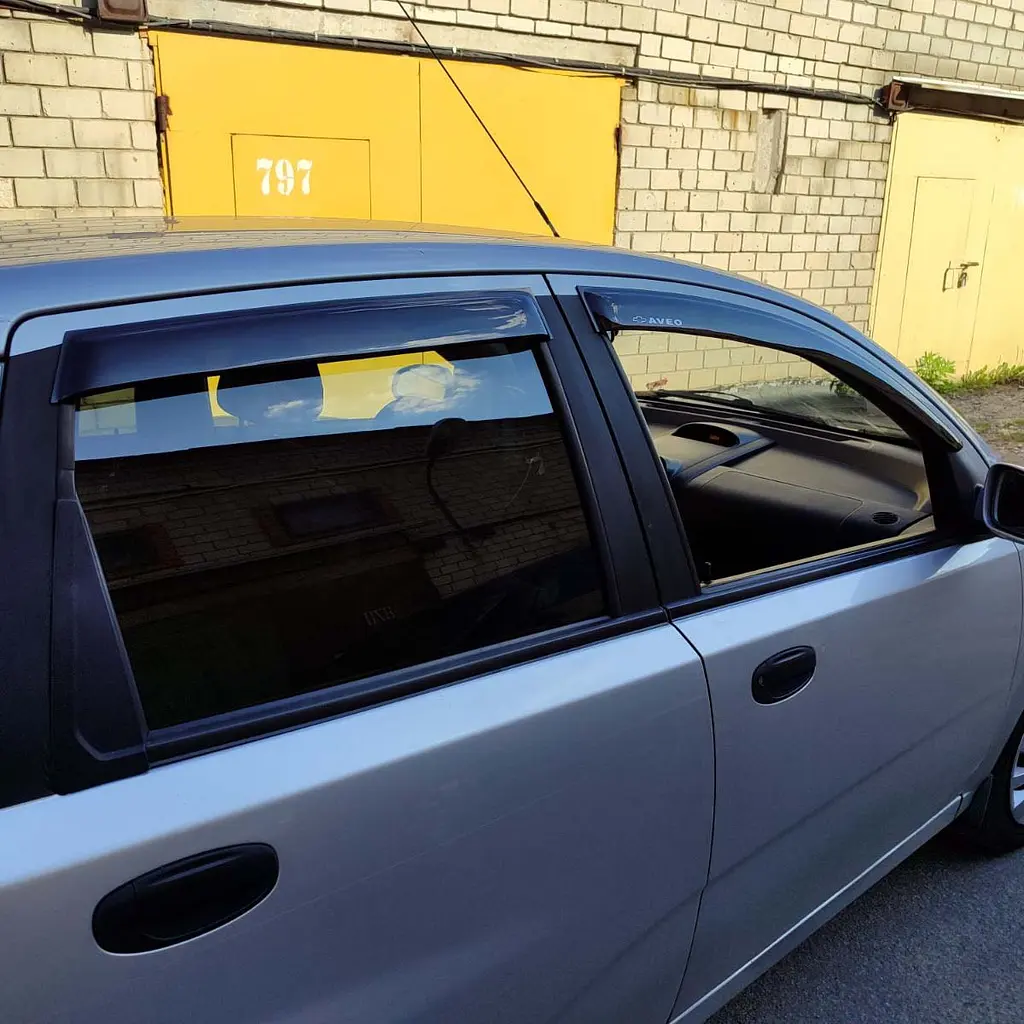 Дефлектори вікон вітровики Chevrolet Aveo T200 2002-2011 Хечбек Скотч 3M Voron Glass - фото 6