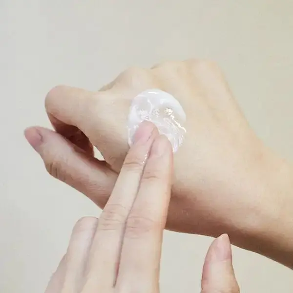 Глибокозволожуючий крем Skin1004 Madagascar Centella HYALU-CICA Moisture Cream 75 мл - фото 2