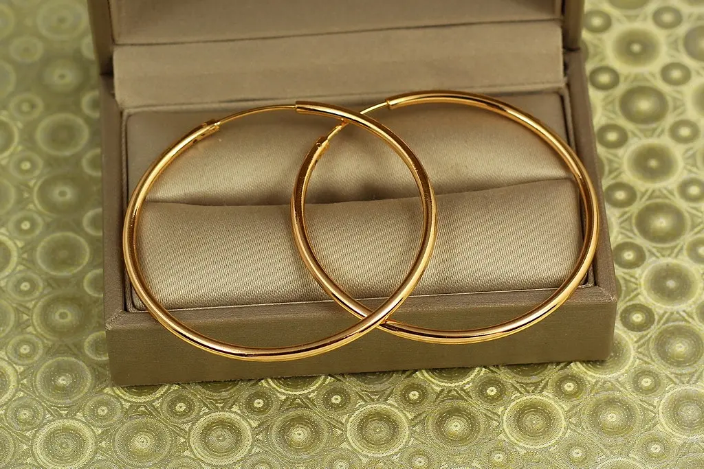 Сережки кільця Хuping Jewelry з таємною застібкою 4,5 см золотисті - фото 2