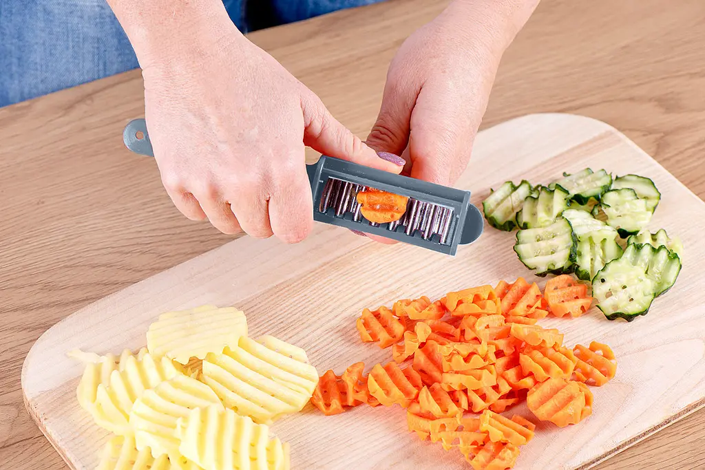 Нож для фигурной нарезки овощей, картошки, сыра фигурный нож 20 см, Kitchen Master Серый 82983 - фото 4