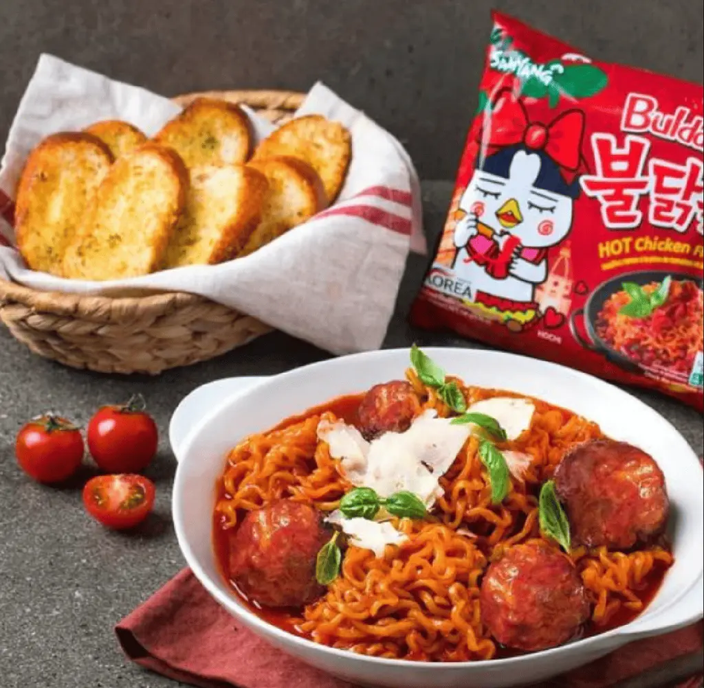 Локшина швидкого приготування Samyang Buldak Hot Chicken Tomato Pasta Flavour Ramen 140г - фото 4