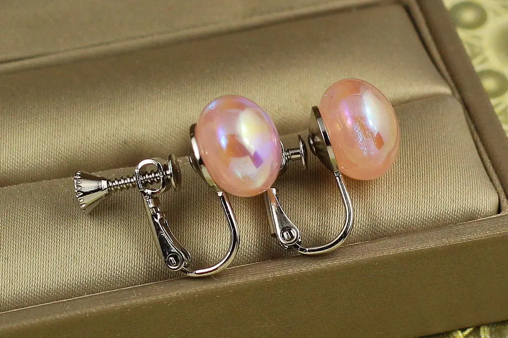 Сережки кліпси Xuping Jewelry кульки рожевий перламутр 1,6 см сріблясті - фото 2