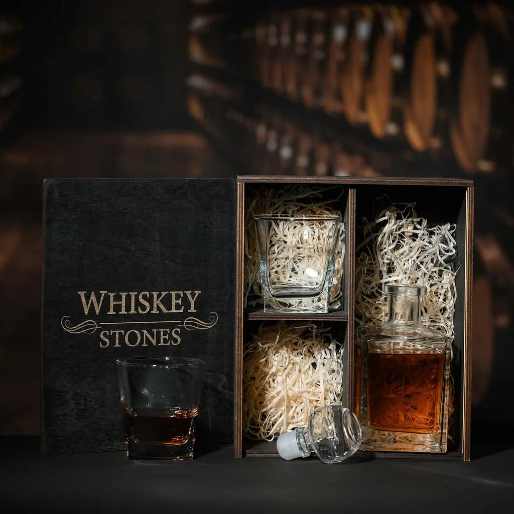 Подарунковий набір віскі Whiskey Stones №12 у дерев'яному пеналі - графін Pasabahce + склянки Baltic - фото 5
