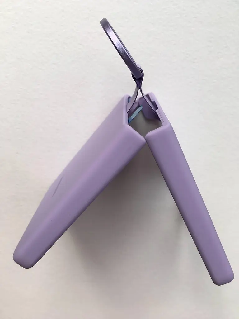 Оригінальний силіконовий чохол Silicone Cover with Ring Samsung Galaxy Flip4 Bora Purple (EF-PF721TVEGUA) - фото 10